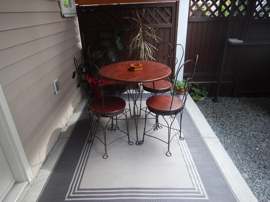 Clean And Quiet 2 Bdr 2 Bthr Private Entrance Entire Guests Suite Near Coquitlam Center Mall And Skytrain Ngoại thất bức ảnh